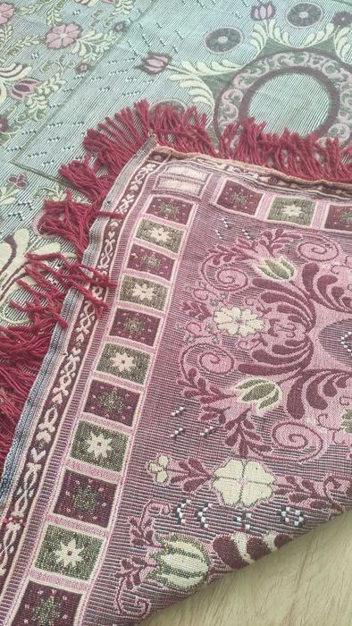 Жакардова покривка за маса с ресни