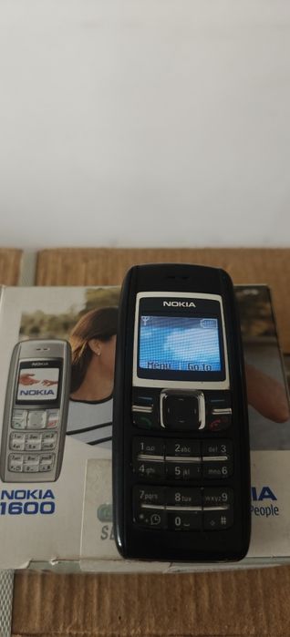 Nokia 1600 la cutie cu accesorii