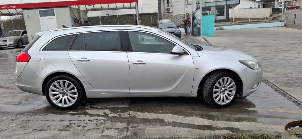 Vand Opel insignia 2.0 cdti, Automată , bi-xenon