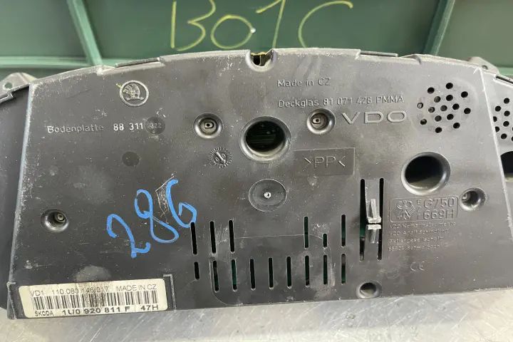 Ceasuri bord 1U0920811F / 1U0 920 811 F Skoda Octavia 2002