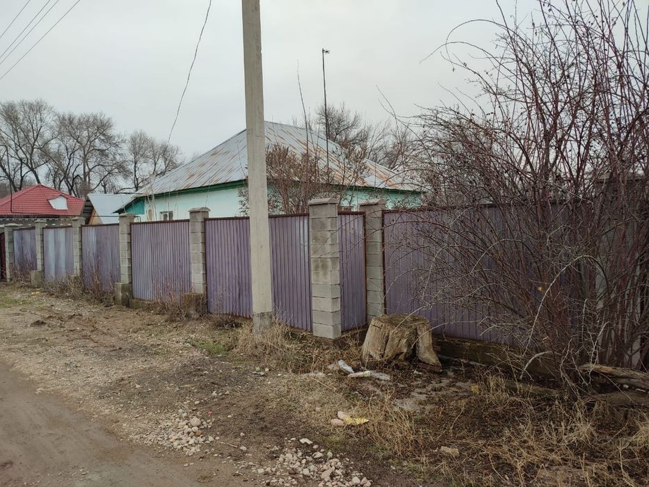 Продам дом с двумя участками