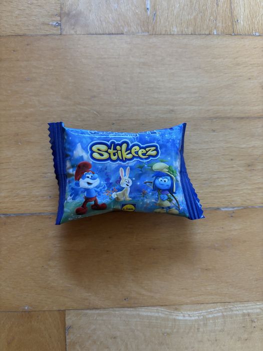 Неразопаковано Stikeez  Smurfs( Стики от Серията Смърфове)