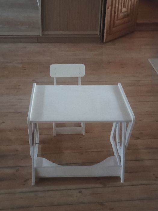 Растущий стол и стул