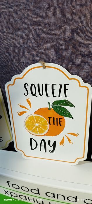 Големи светещи табелки