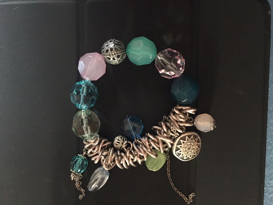 Богородица, седефена костенурка, гривни