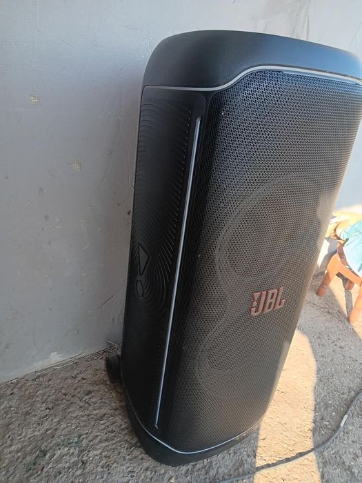 Vând jbl PartyBox 1100