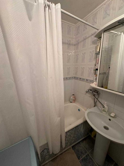 Продам 3-комн квартиру, Ажар, 2 этаж