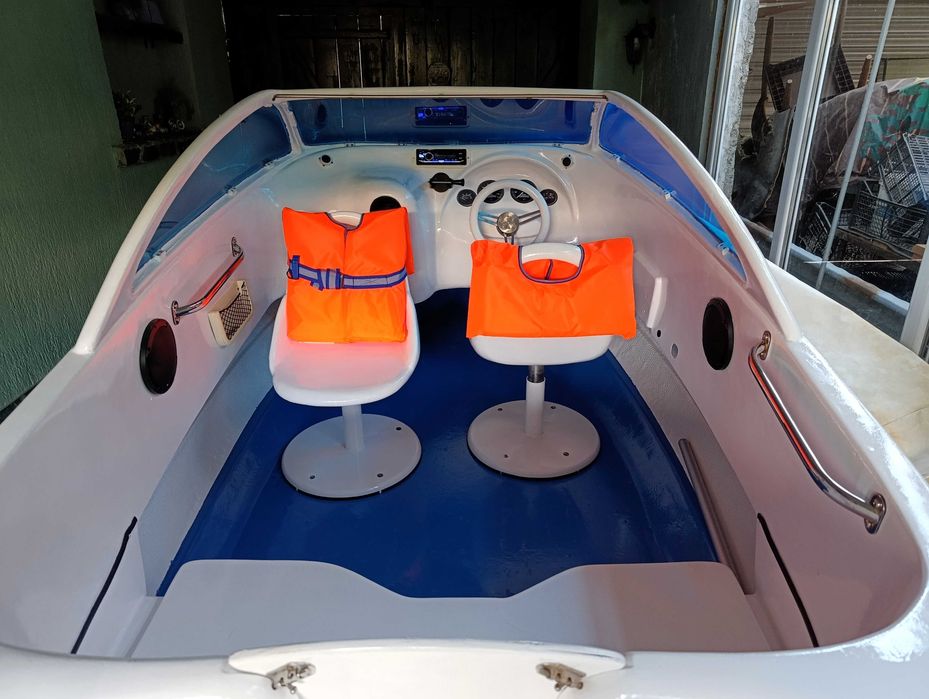 Лодка ELAN GT402 с колесар