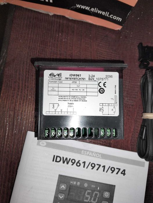 Termostat Eliwell Idw196 cu sonda de temperatura.