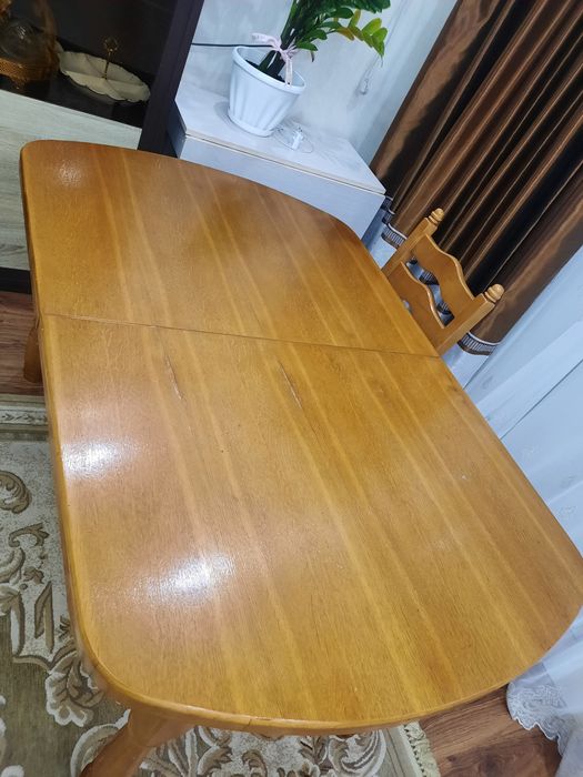 Продам стол дубовый