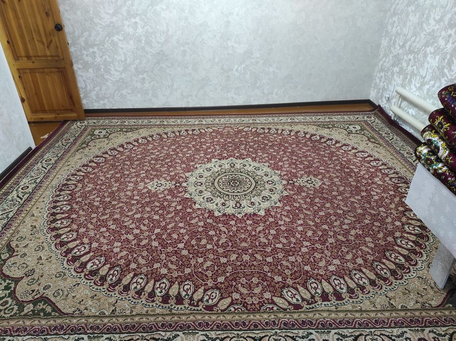 Gilam sotiladi 3,5 ga 4m. 2 ta bor