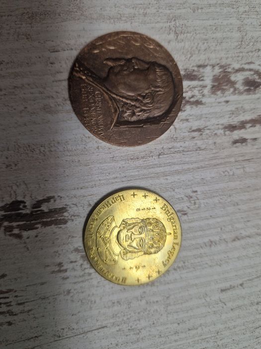 Сувенири монети два броя .