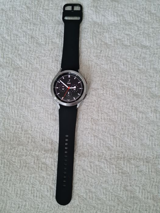 Продавам Samsung Watch 4 Classic 46mm + Комплект 4 Каишки