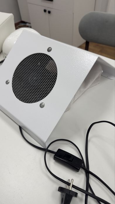 Маникюрная вытяжка ( пылесос)