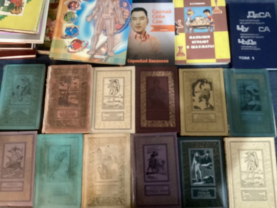 КНиги разные много