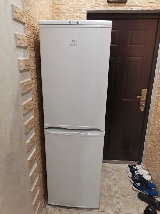 Хладилник с фризер - Indesit CAA 55