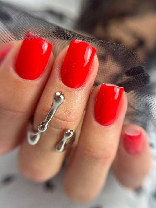 Услуги маникюра и ресниц