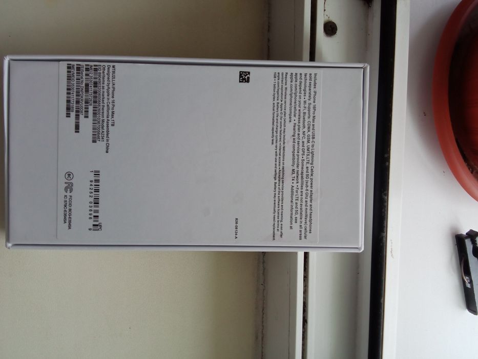 Продаю айфон 16 про