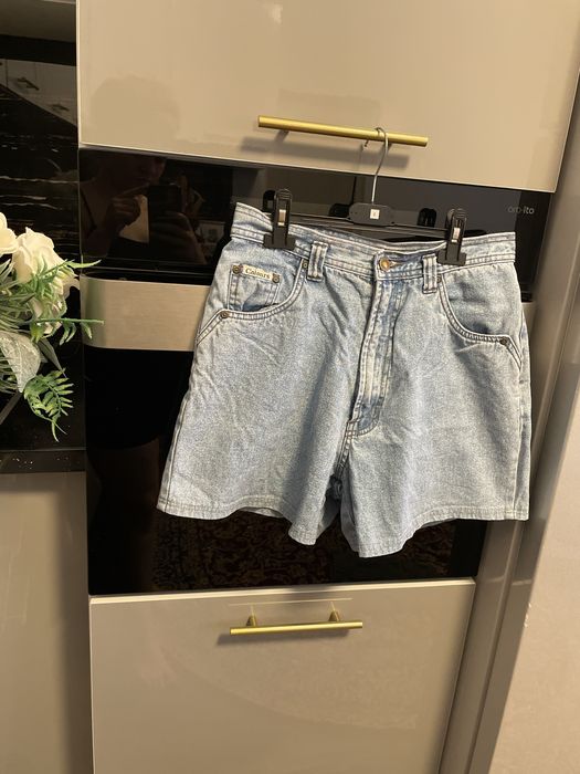 Pantaloni scurti de blugi