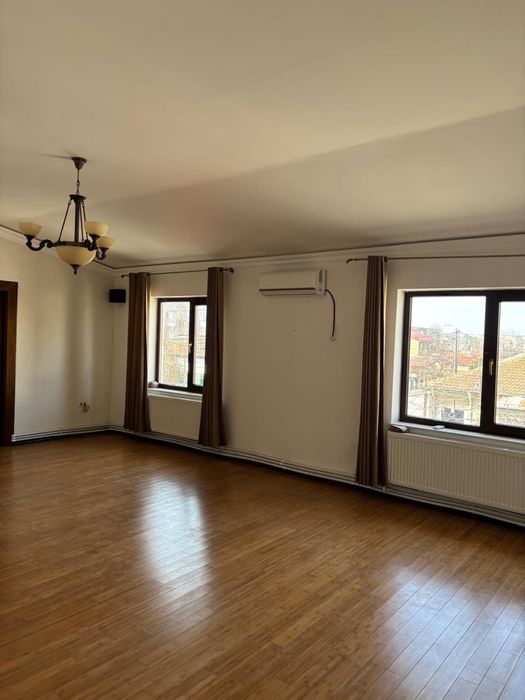 Inchiriem casa Tomis  2