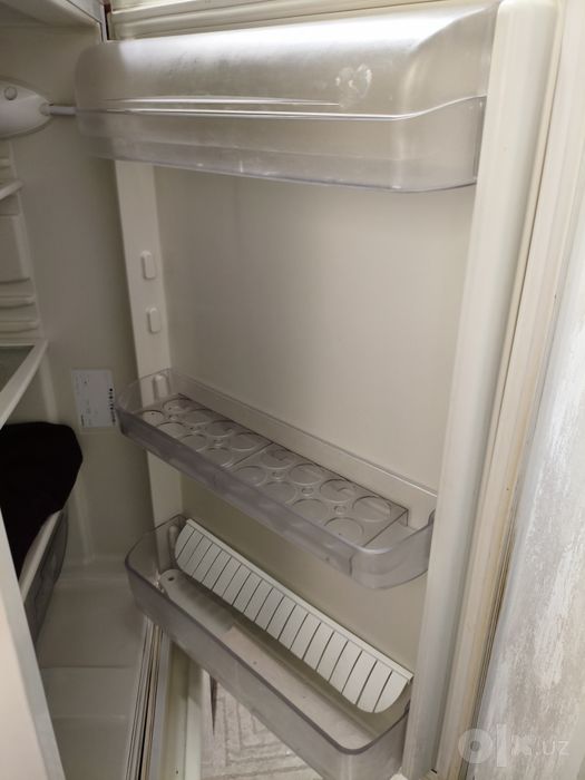 продам холодильник Ariston