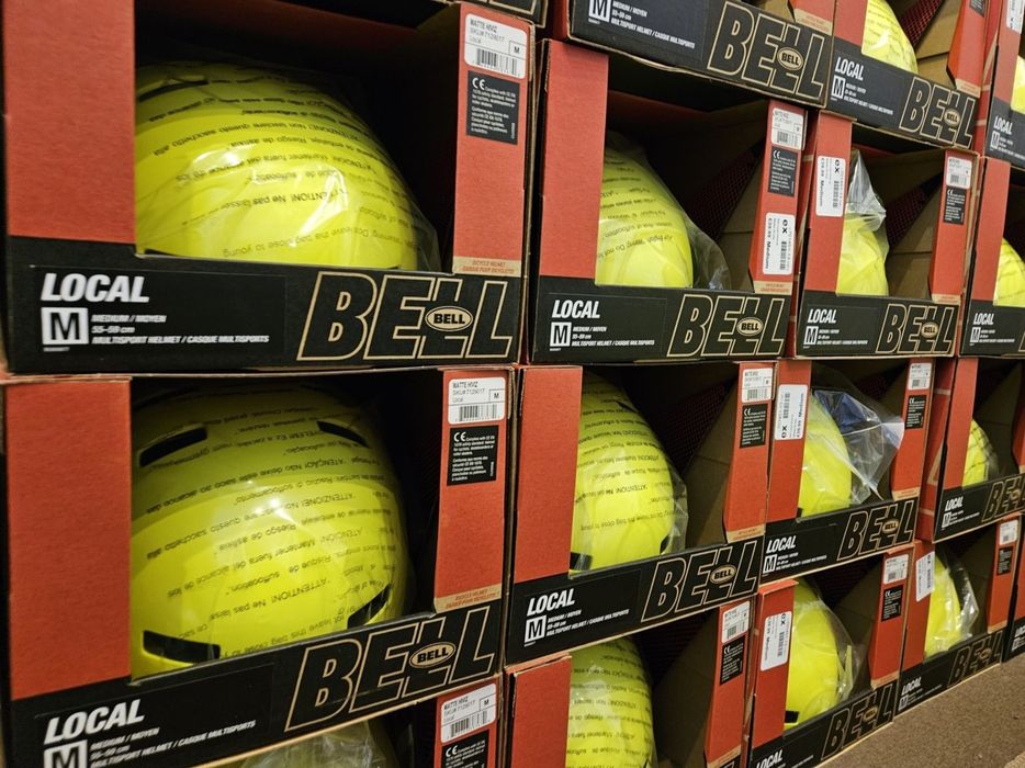 Нова каска Bell Local 55-59см за колело / тротинетка / скейтборд / BMX