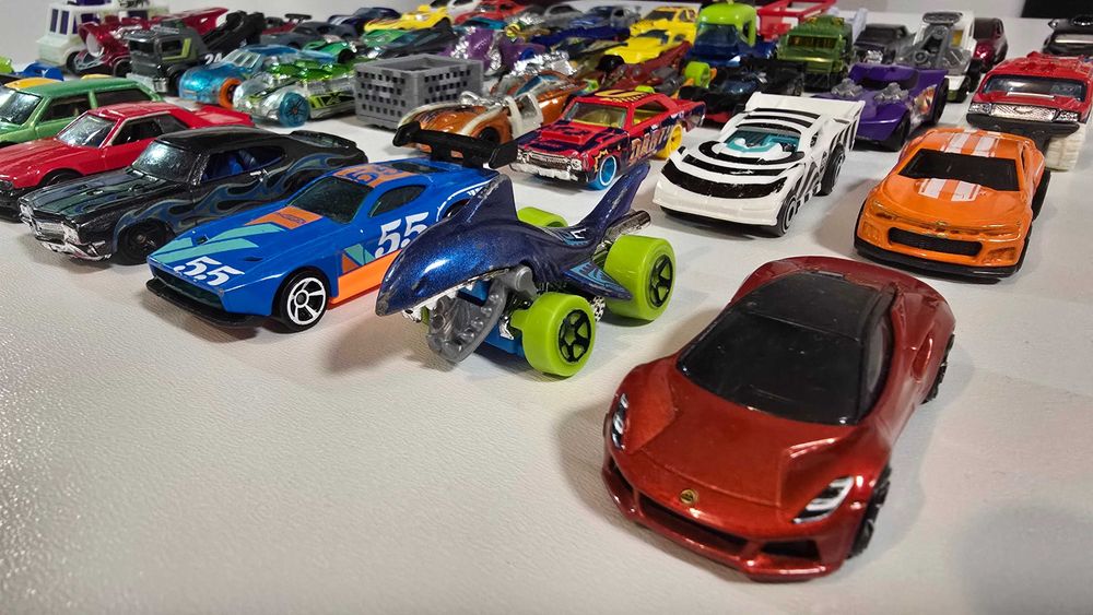Colecție Satisfăcătoare Lot 50 Hot Wheels Skyline R30, Tesla, Minecart
