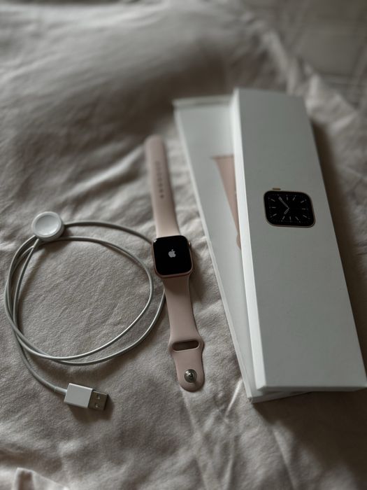 Продам Apple watch 6 серия 40 mm