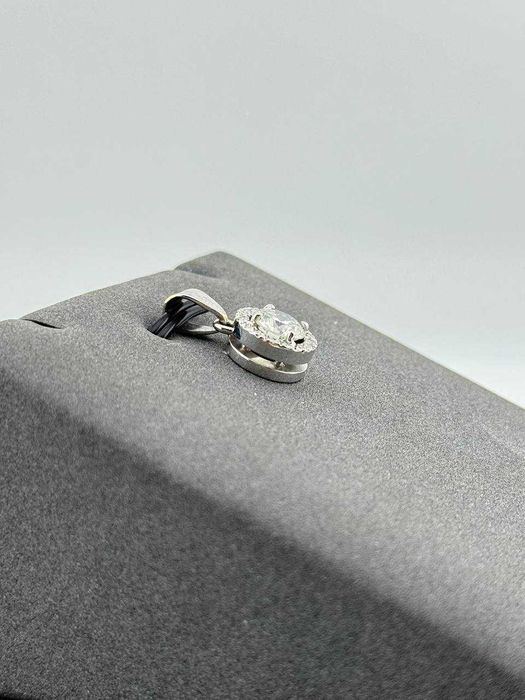 Кулон с бриллиантами
Кулон с бриллиантами