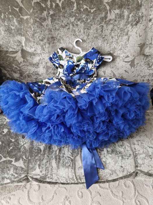 Продам детское праздничное платье от 5 до 7 лет