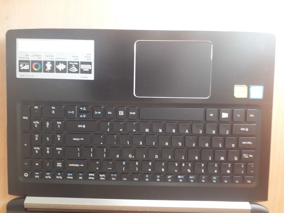 Acer I5 Gen 8 sad 8 gb ddram 4 15.6 full hd baterie 2 ore