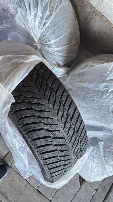 Продам комплект шины 235/45/18