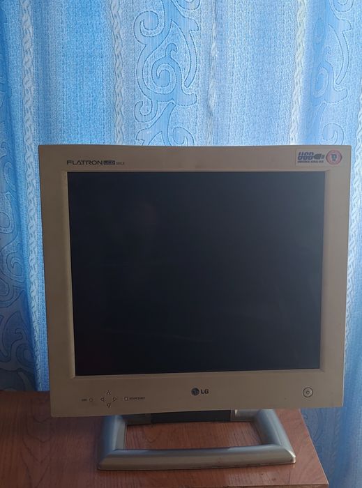 Монитор LG Flatron LCD 17