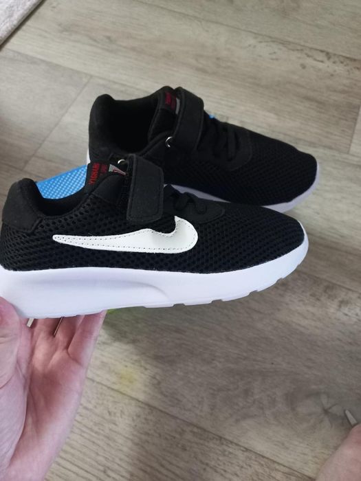 Продам кроссовки лёгкие