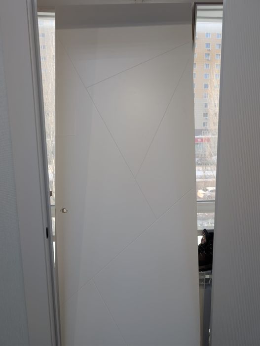 Продам межкомнатные двери с витрины