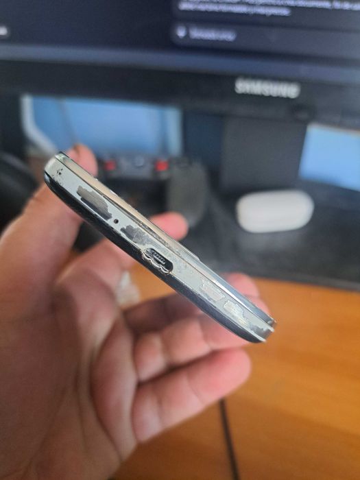 Samsung Galaxy S4 – Funcțional, stare estetică uzată