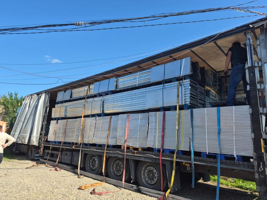 Vând rafturi metalice zincate galvanizate