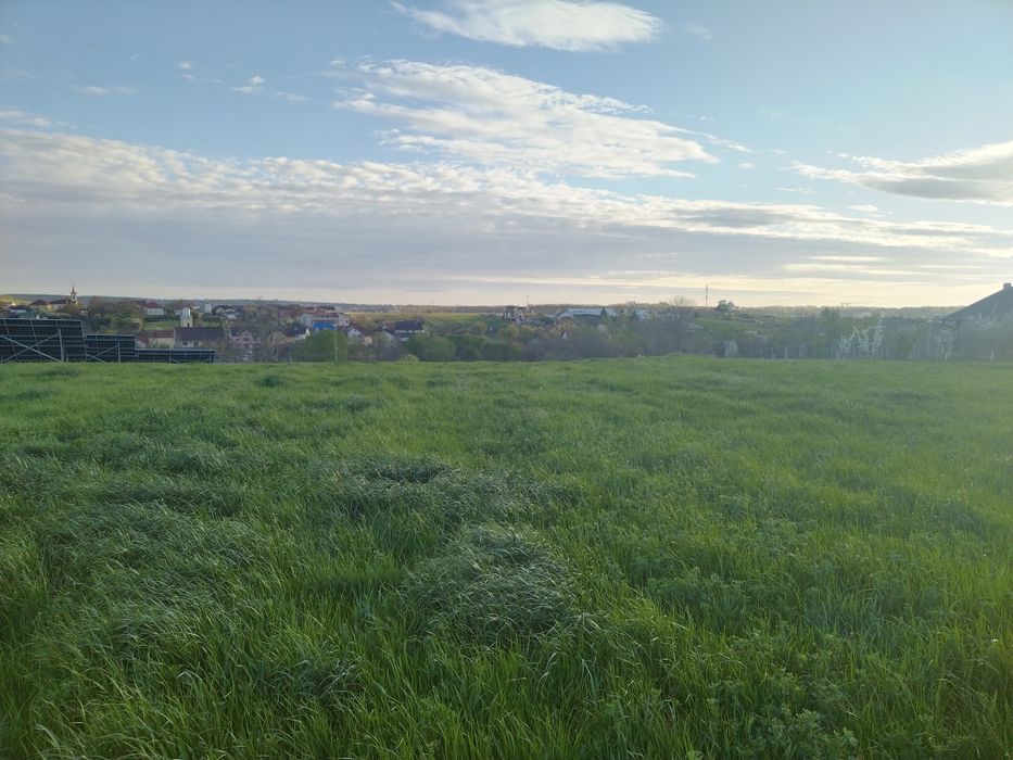 Vand casa cu anexe si teren generos in satul Rontau.