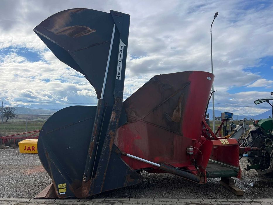 Фуражораздаващо ремарке Trioliet 12 м³ – Самотоварене и кантар + Видео