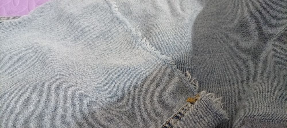 Продам голубые джинсы