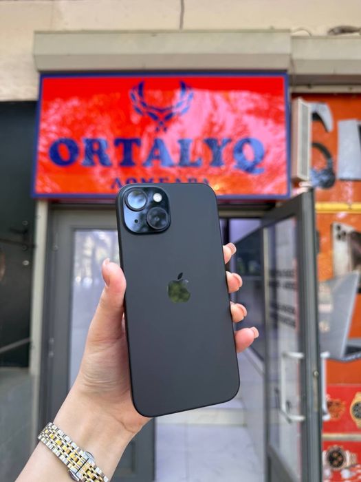 iPhone 15 Память:128гб
