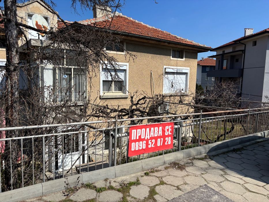 Продава се къща в кв. Долни Воден!