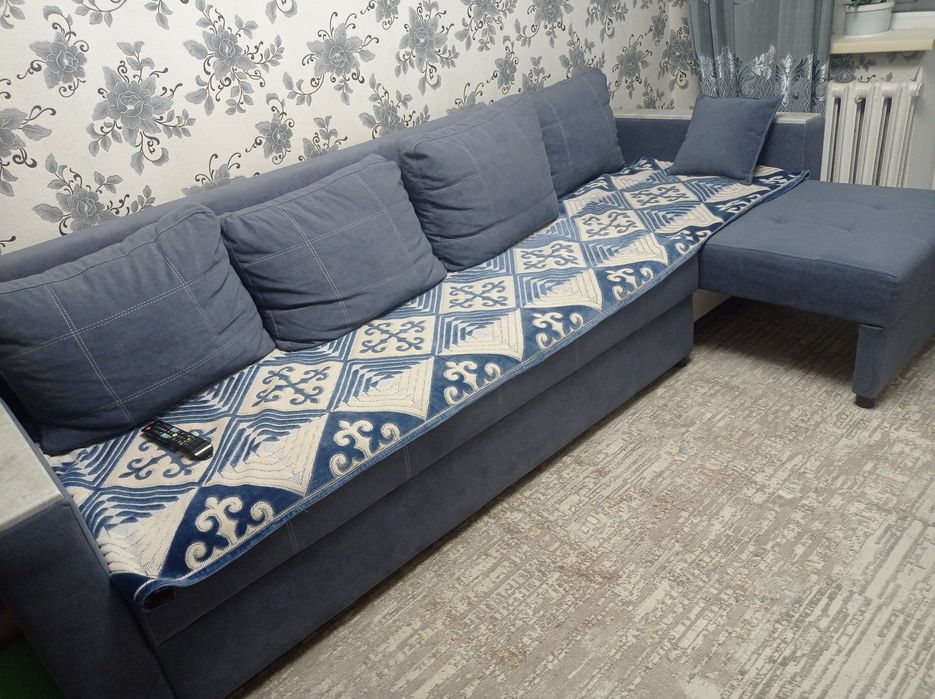 Срочно продам диван. Цена 200000