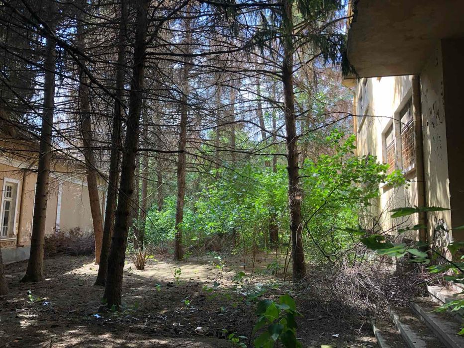 Самостоятелен имот (бивше училище)