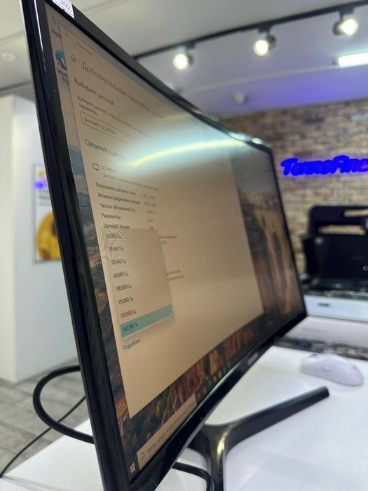 Монитор Samsung изогнутый LED