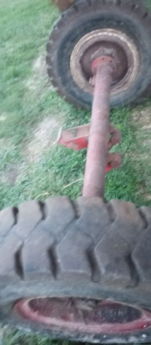 Axa remorca cu roți