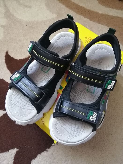 Продам сандали на мальчика