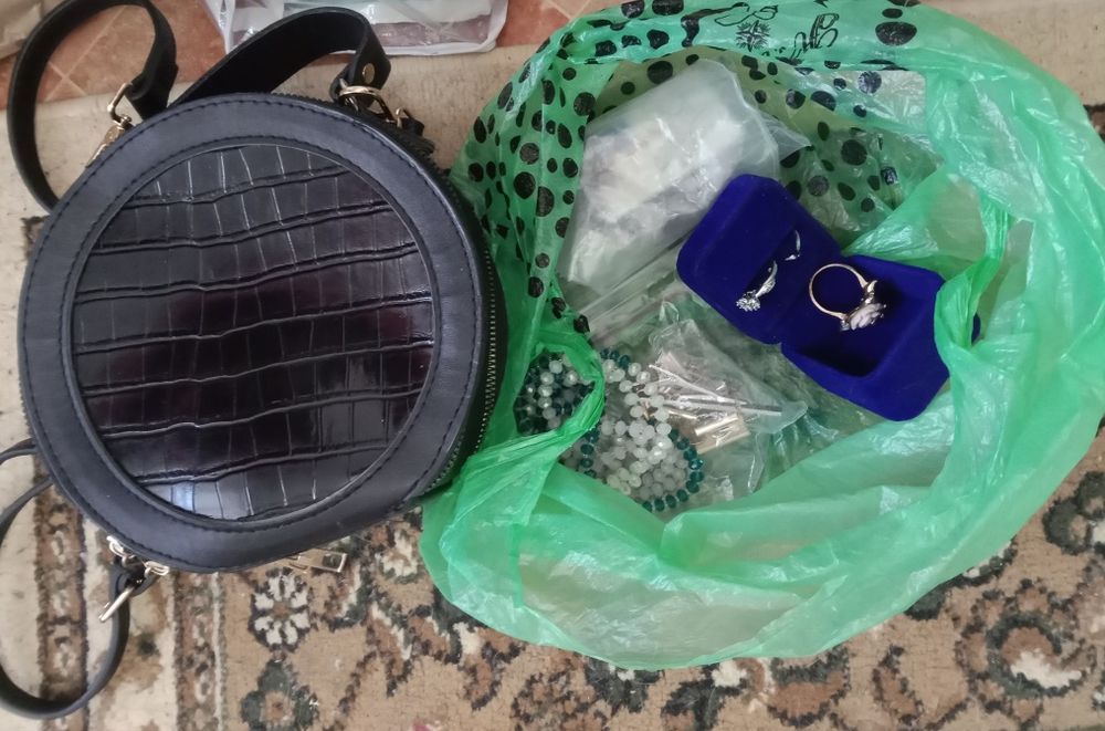 Продам украшения срочно