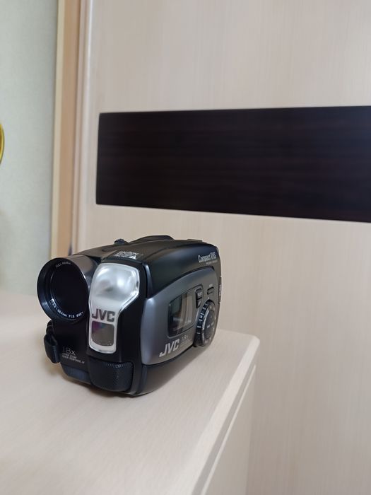 Продам видеокамеру ( Япония )