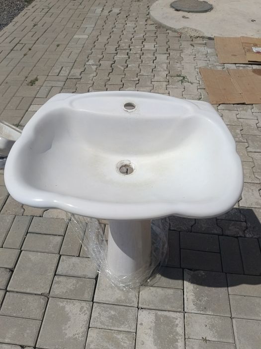 Продам раковину с пьедесталом